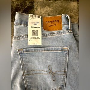 New size 6 short jeans made by Levi’s